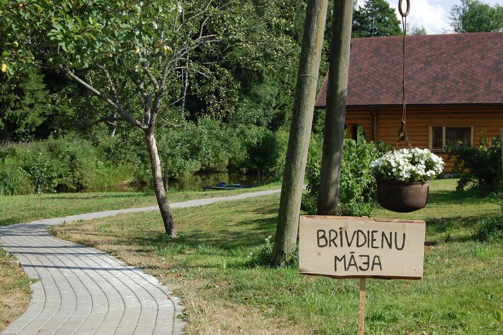 Kucuru Dzirnavas Hotel Lautere Bilik gambar